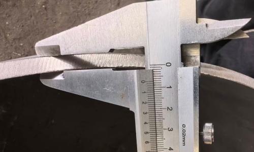 How are stainless steel butt weld fittings measured?